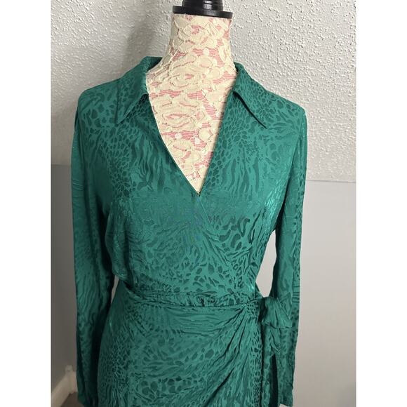EUC Lilly Pulitzer Nicolina Womens Dress Long Sleeve Evergreen Party Animal Sz 8 - Picture 2 of 11